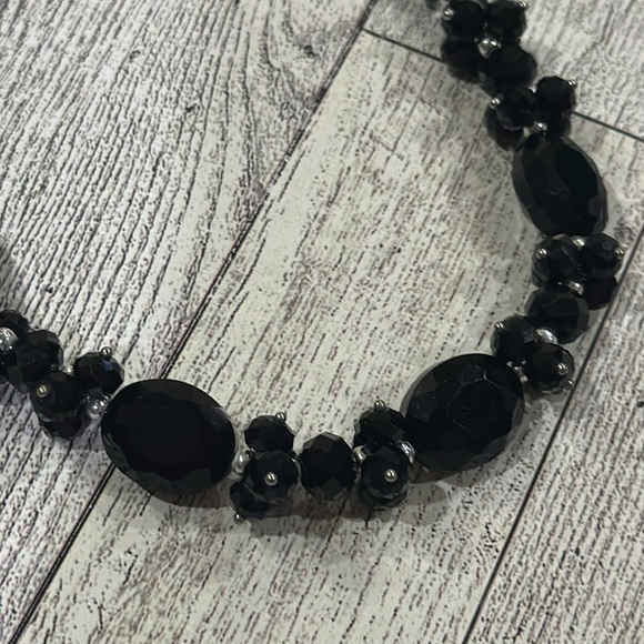 Black faceted sparkling beaded necklace - Picture 2 of 4